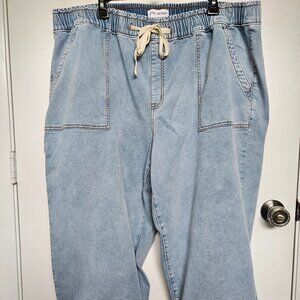 Size 22W Lane Bryant Light Wash Denim Capris-NWOT